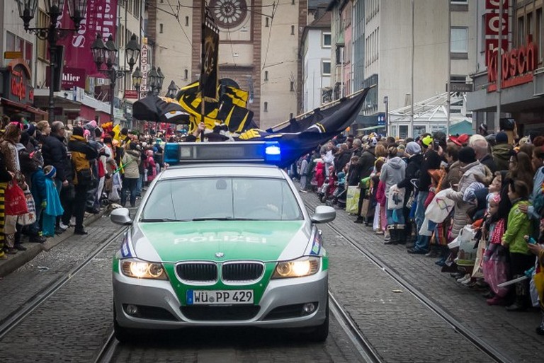 Name:  Polizei_Fasching_Symbolfoto_2-5-620x414.jpg
Views: 4021
Size:  131.2 KB