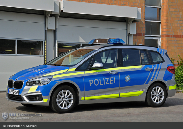 Name:  polizei  399140-large.jpg
Views: 8359
Size:  366.3 KB