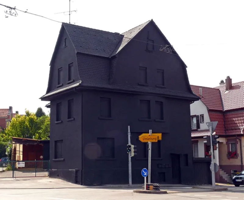 Name:  Black house..jpg
Views: 200
Size:  215.5 KB